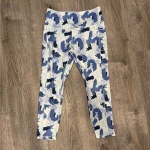 Women’s cropped Blue Patterned leggings size XL